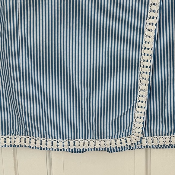 Crown & Ivy Blue and White Stripped Skort Size 12 Stretch Beachy Summer Crochet - Picture 3 of 11